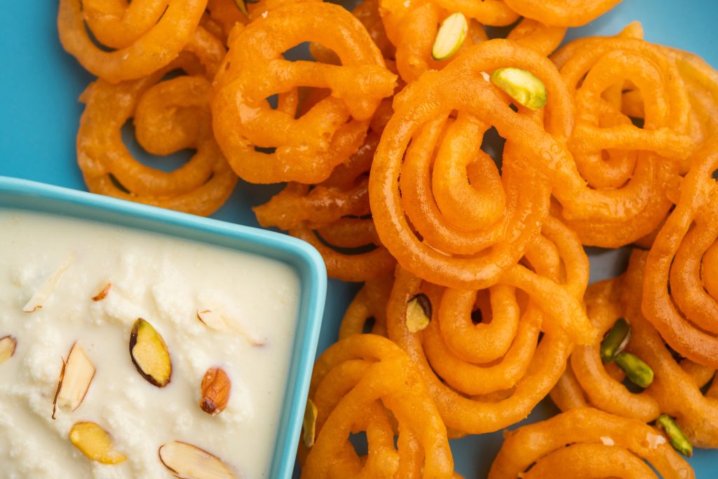 Jalebi is one of the best sweet cakes for diwali.